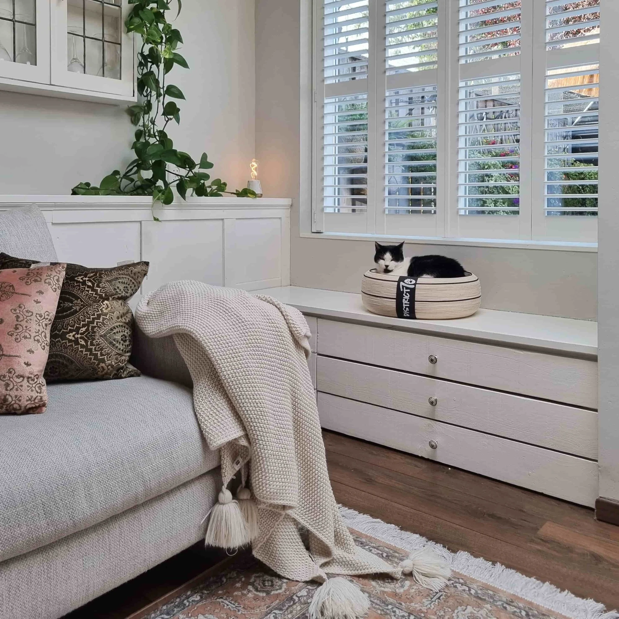 District 70 TIMBER Ultra-Soft Luxury Pet Bed, Small - Image 3